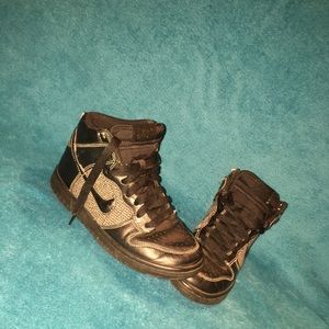 💚💙Nike black sneakers💙💚